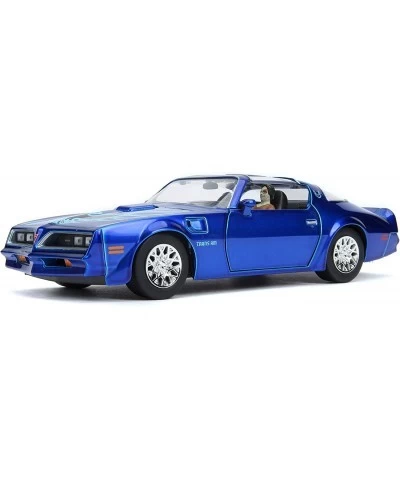 Hollywood Rides It Chapter Two Pennywise & Henry Bower's Pontiac Firebird 1: 24 Blue Die-Cast Vehicle with 2.75" Die-Cast Fig...